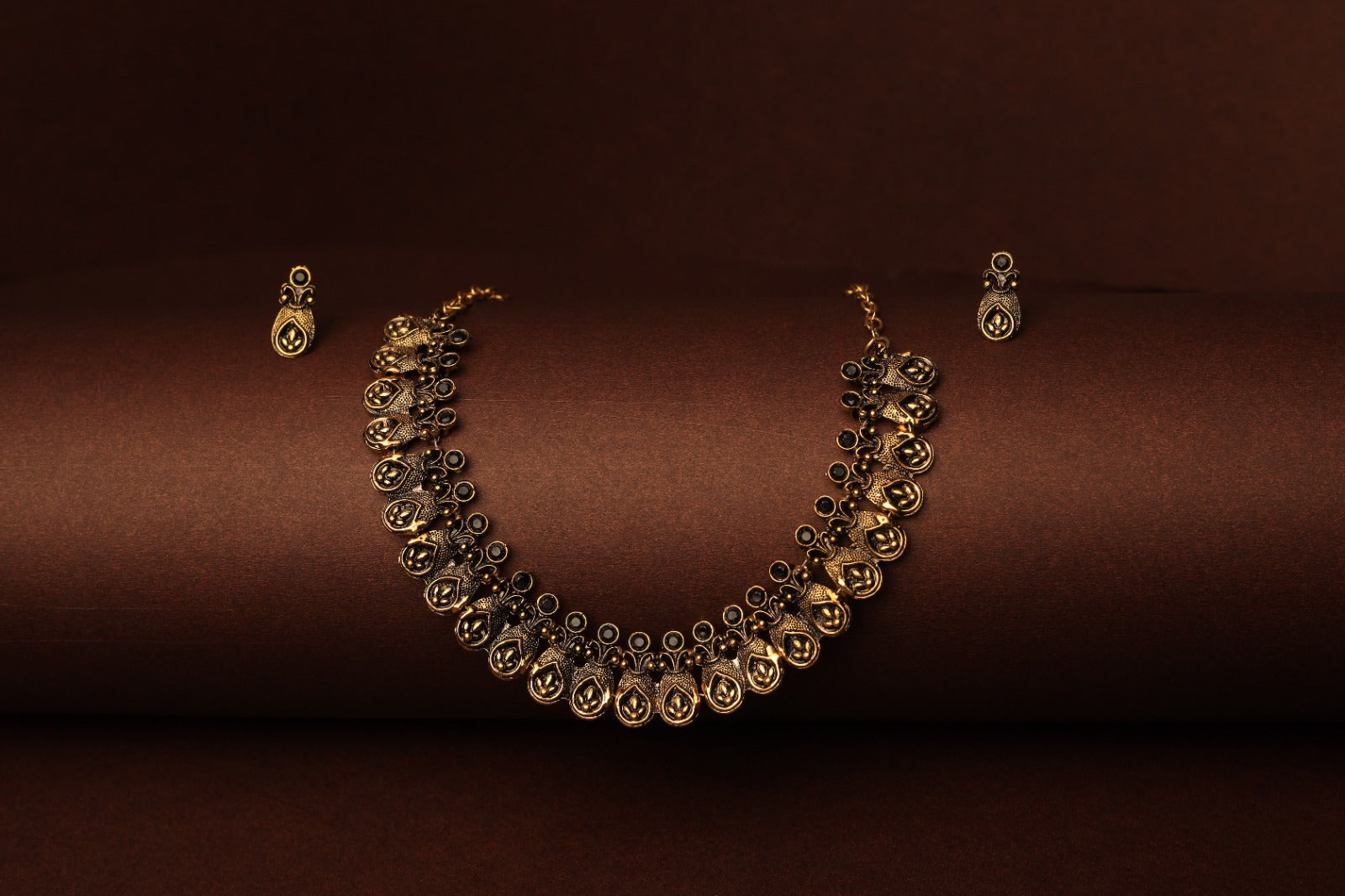 Royal Antique Gold-Plated Temple Necklace Set – Timeless Elegance for Every Occasion