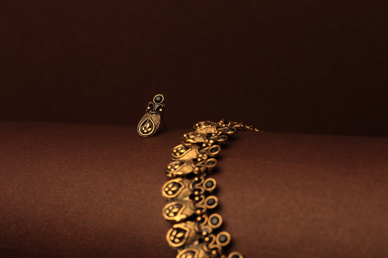 Royal Antique Gold-Plated Temple Necklace Set – Timeless Elegance for Every Occasion