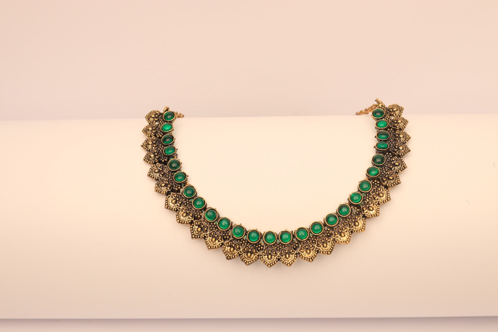 Antique Gold-Plated Green Stone Necklace – A Touch of Timeless Royalty