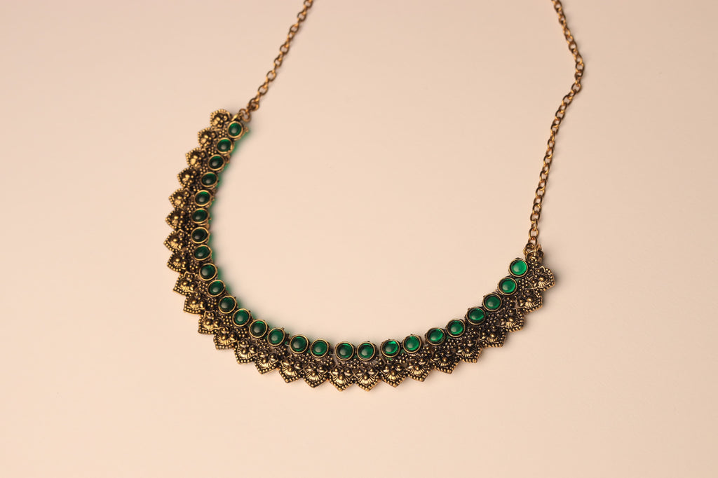 Antique Gold-Plated Green Stone Necklace – A Touch of Timeless Royalty
