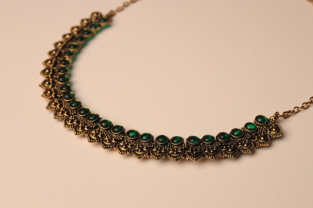 Antique Gold-Plated Green Stone Necklace – A Touch of Timeless Royalty